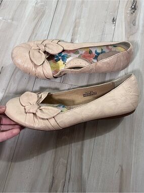 Born 7.5 shoes Women’s Blush Bow Ballet Flats